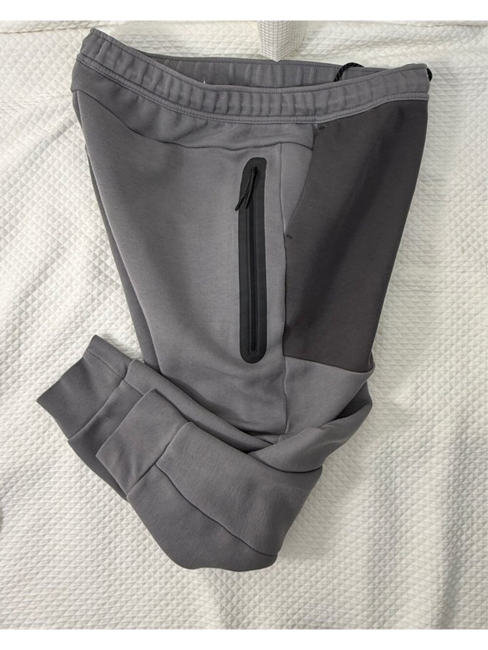 Nike Sportswear Mens Tech Fleece Joggers Size XL Gray Colorblock SIde Zip Pocket